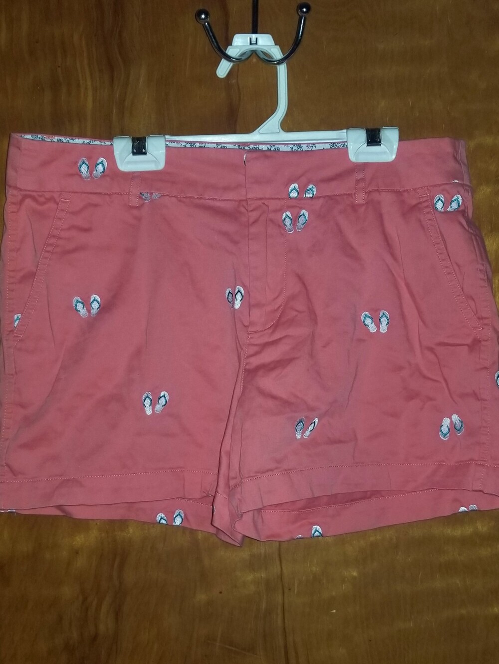 Women's Jones & Company Coral Pink Shorts W/Embroidered White Flip Flops 6